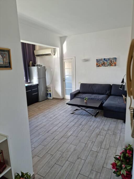 In The Heart Of The - 2 Bedrooms - By Vacay * Tel-Aviv
